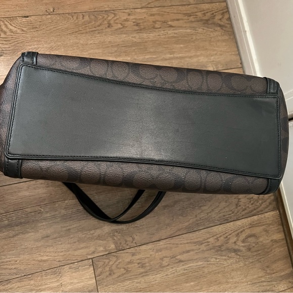 Classic Coach Bag - Picture 3 of 9